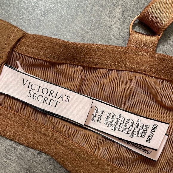 Victoria’s Secret Dream Angles Push-up Bra size 38D - Picture 7 of 9